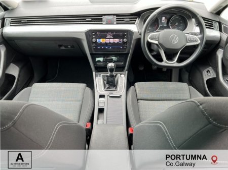 2022 Volkswagen Passat - photo 2