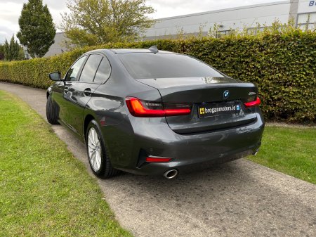 2022 BMW 3-Series - photo 10