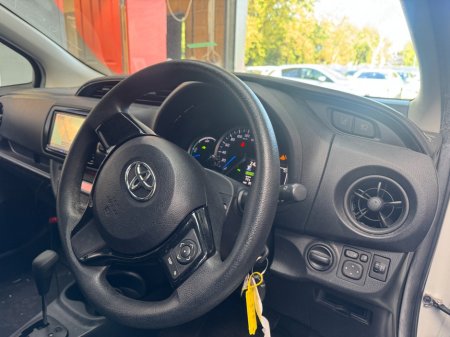 2019 Toyota Vitz - photo 11