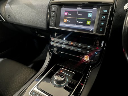 2018 Jaguar XE - photo 11