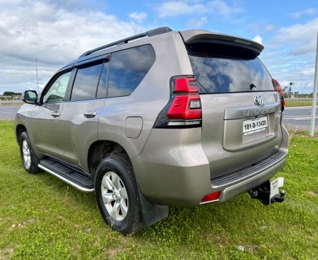2018 Toyota Land Cruiser - photo 4