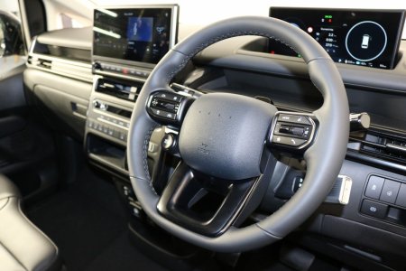 2027 Hyundai Staria - photo 24