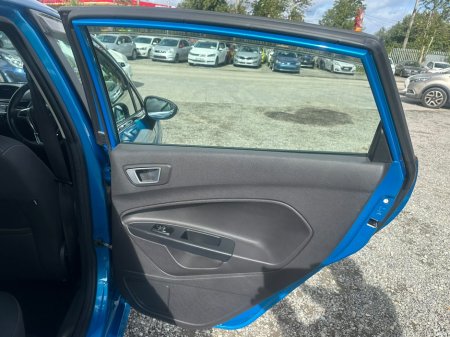 2015 Ford Fiesta - photo 10