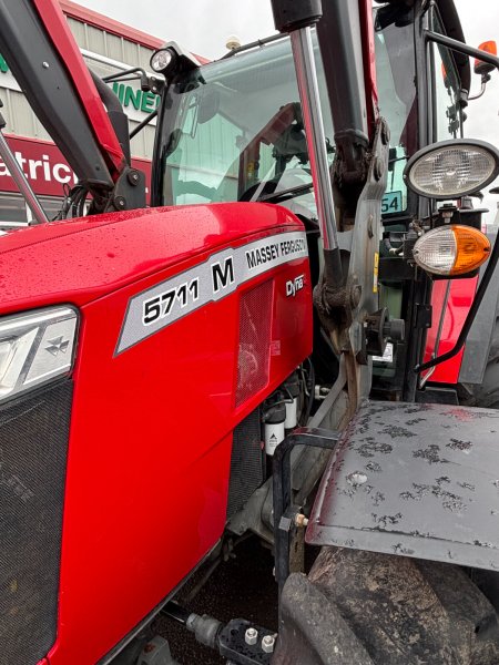 2021 Massey Ferguson 5711 M - photo 6