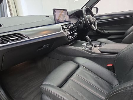 2023 BMW 5-Series - photo 4