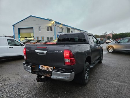 2025 Toyota Hilux - photo 9