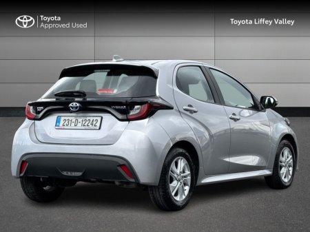 2023 Toyota Yaris - photo 2