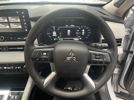 2024 Mitsubishi Outlander - photo 11