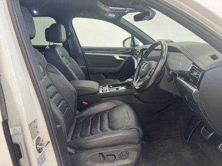 2020 Volkswagen Touareg - photo 3