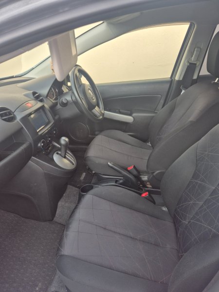 2013 Mazda Demio - photo 10