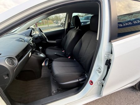 2014 Mazda Demio - photo 15