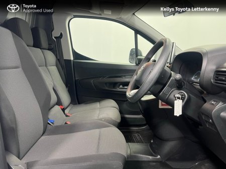 2025 Toyota Proace City - photo 10