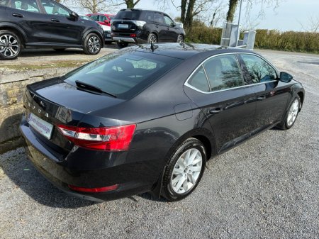 2022 Skoda Superb - photo 2