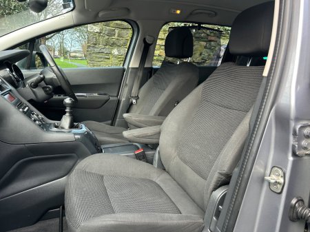 2017 Peugeot 5008 - photo 22