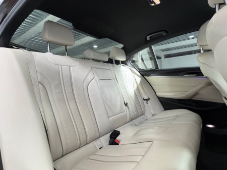 2021 BMW 5-Series - photo 17