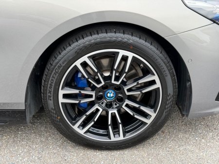 2024 BMW 5-Series - photo 13
