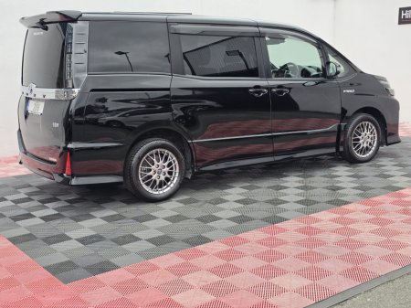 2016 Toyota Voxy - photo 17