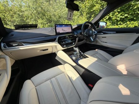 2022 BMW 5-Series - photo 19
