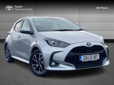 2023 Toyota Yaris HYBRID LUNA SPORT