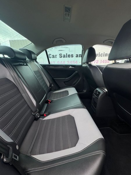 2017 Volkswagen Jetta - photo 24