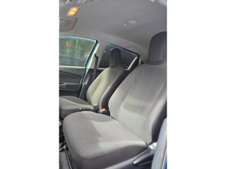 2017 Toyota Vitz - photo 10