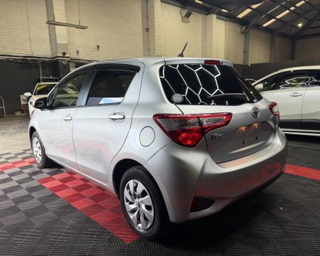 2017 Toyota Vitz - photo 14