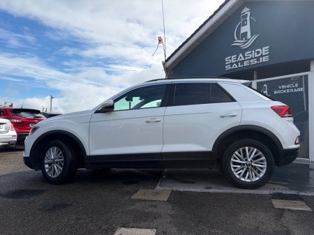 2023 Volkswagen T-Roc - photo 2