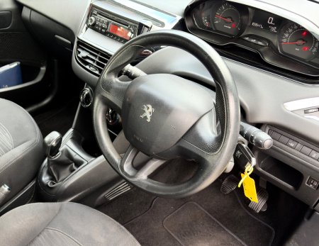 2014 Peugeot 208 - photo 2