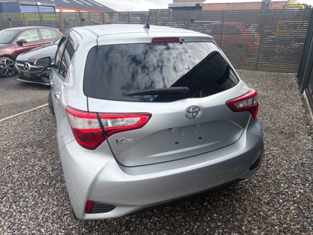 2019 Toyota Vitz - photo 3