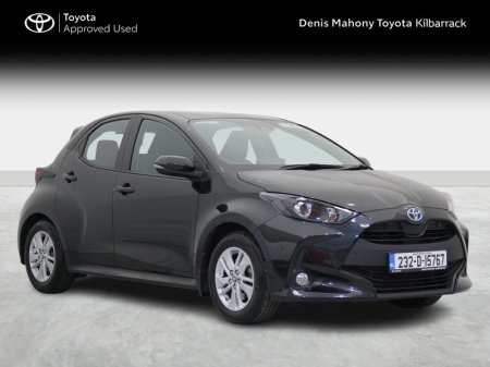 2023 Toyota Yaris HYBRID LUNA