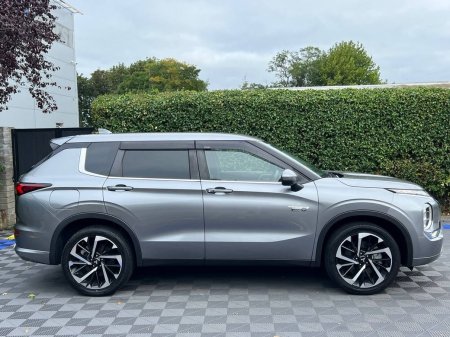 2022 Mitsubishi Outlander - photo 2