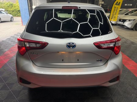 2017 Toyota Vitz - photo 19