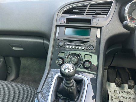 2017 Peugeot 5008 - photo 14