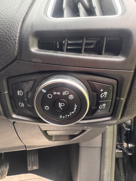 2016 Ford Focus - photo 24