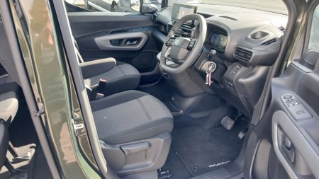 2025 Toyota Proace - photo 15