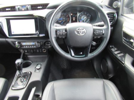 2025 Toyota Hilux - photo 4