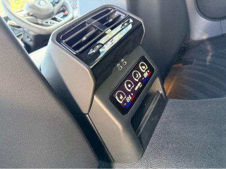2025 BMW 5-Series - photo 19