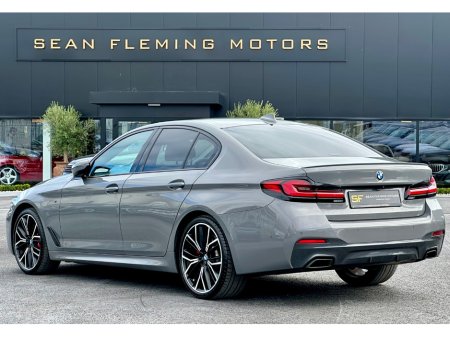 2022 BMW 5-Series - photo 2