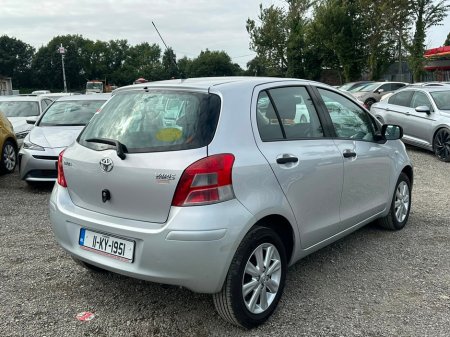 2011 Toyota Yaris - photo 4