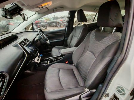 2018 Toyota Prius - photo 2