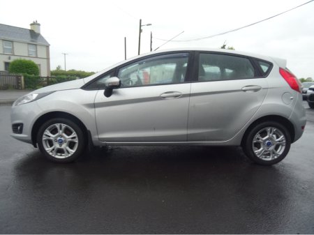 2015 Ford Fiesta - photo 2
