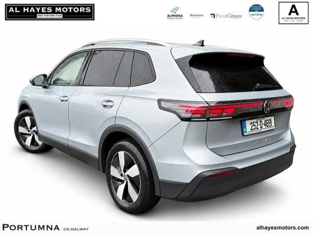 2025 Volkswagen Tiguan - photo 3
