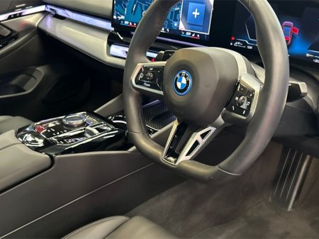 2026 BMW 5-Series - photo 6