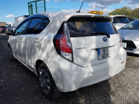 2015 Toyota Aqua - photo 4