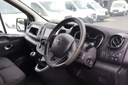 2021 Nissan NV300 - photo 5