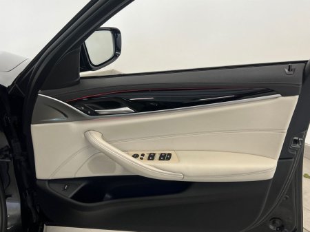 2022 BMW 5-Series - photo 23