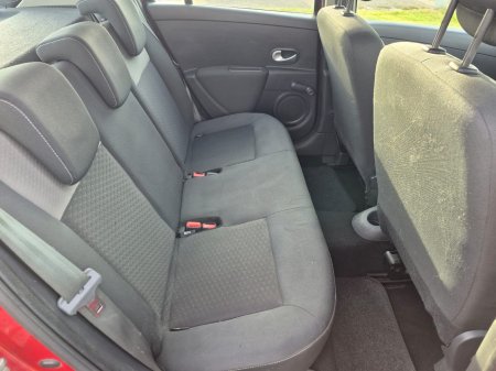 2011 Renault Clio - photo 17