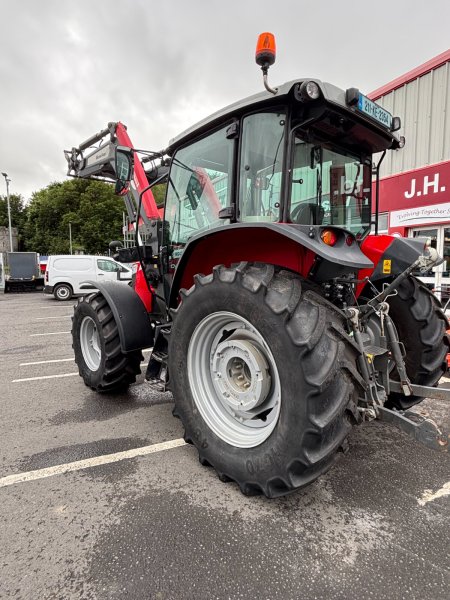 2021 Massey Ferguson 5711 M - photo 5