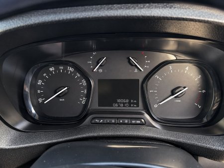 2023 Opel Vivaro - photo 18