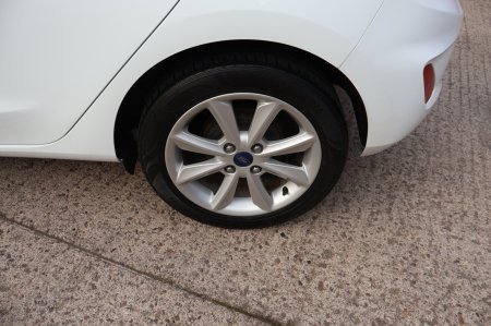 2018 Ford Fiesta - photo 27